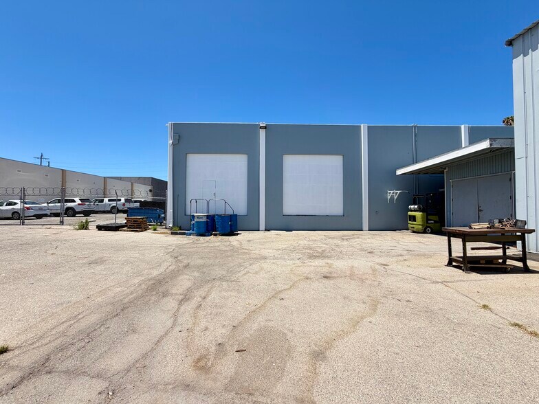 More Photos Of 9016 Winnetka Ave, Northridge Manufacturing For Sale