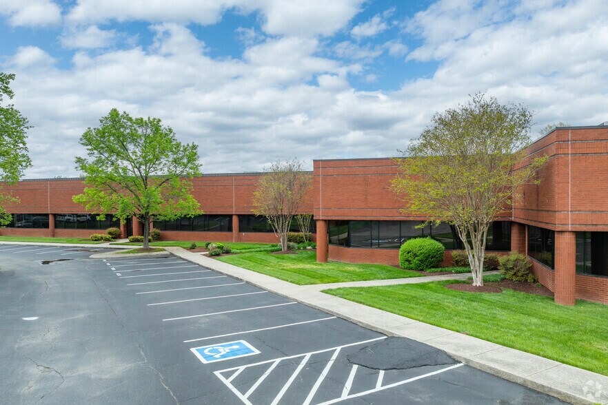 More Photos Of 305 Tech Park Dr, La Vergne Flex For Sale