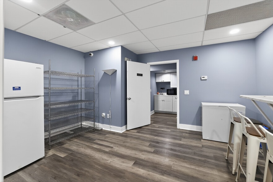 More Photos Of 1501 N Walnut St, Wilmington Office For Sale