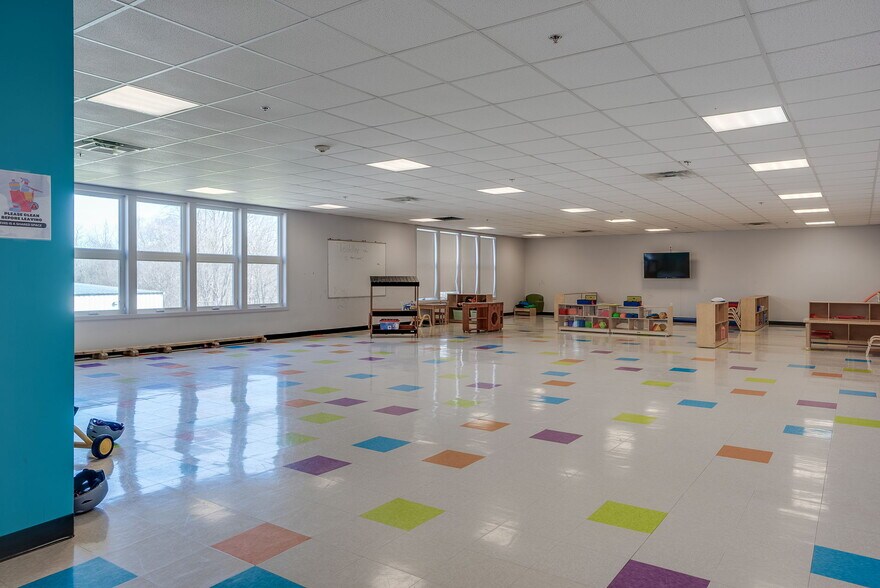 More Photos Of 443 W Lowell Ave, Haverhill Office For Lease