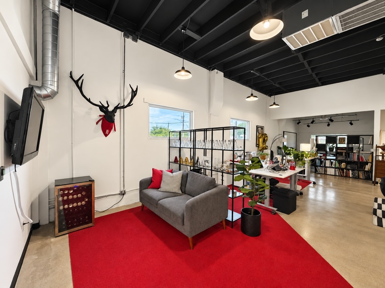 More Photos Of 915 Dallas St, San Antonio Flex For Lease