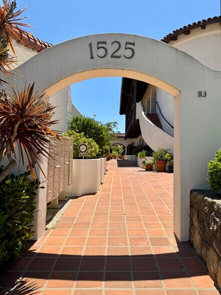More Photos Of 1525 State St, Santa Barbara Serviced Offices For Sale