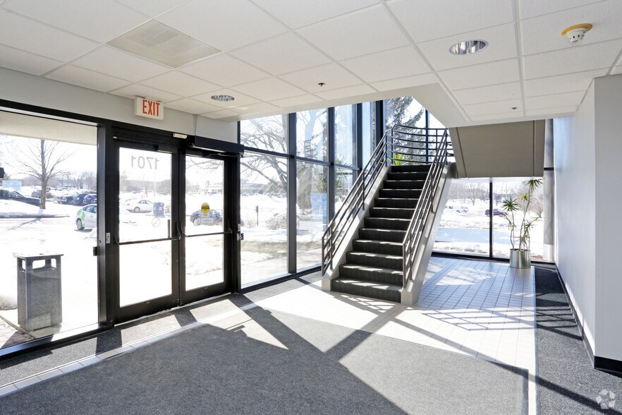 More Photos Of 1701 48th St, West Des Moines Office For Lease