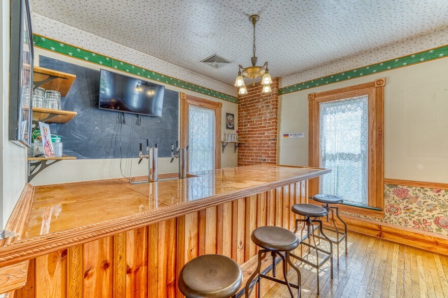 More Photos Of 512 Royal Gorge Blvd, Canon City Restaurant For Sale