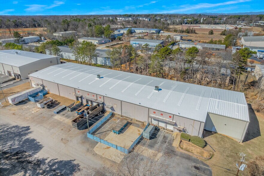 More Photos Of 120 McDougall Ct, Greenville Unknown For Lease