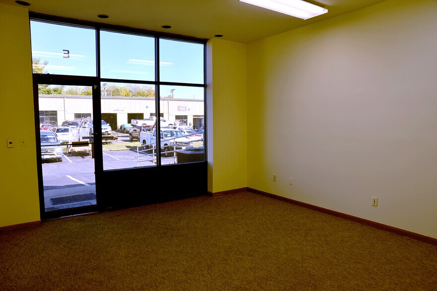 More Photos Of 9107 Industry Dr, Manassas Park Warehouse For Lease