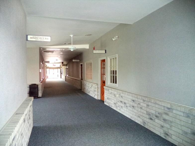 More Photos Of 515 N King St, Seguin Medical For Sale