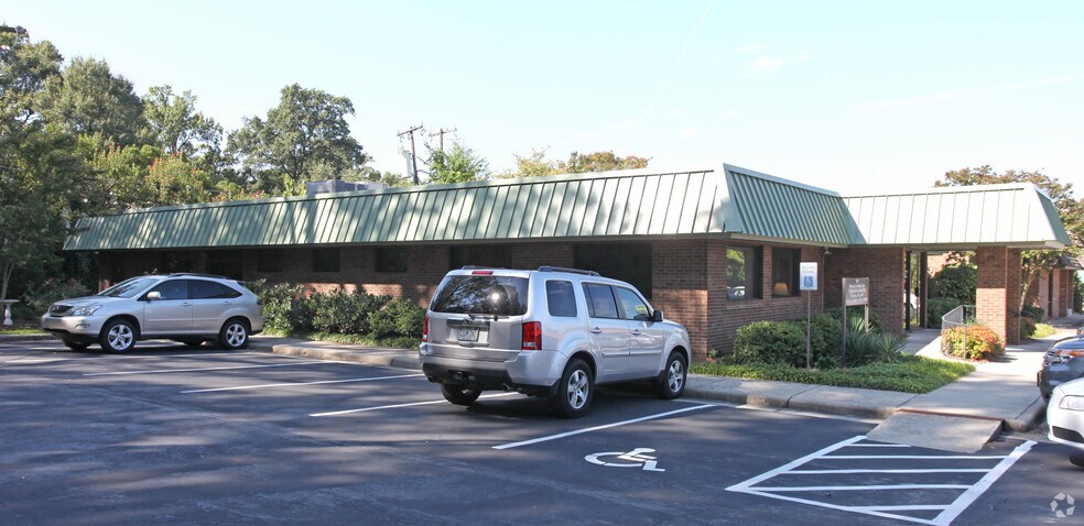 More Photos Of 311 W Wendover Ave, Greensboro Medical For Lease
