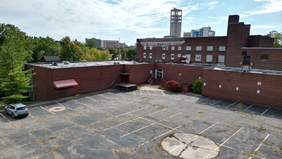 More Photos Of 131 University Dr, Pontiac Health Club For Sale