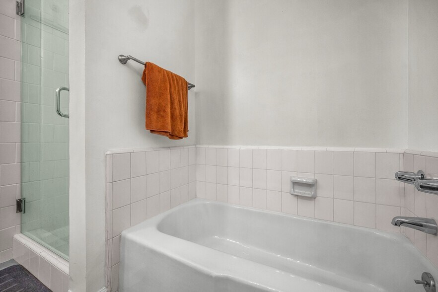 More Photos Of 1630 Hilts Ave, Los Angeles Apartments For Sale