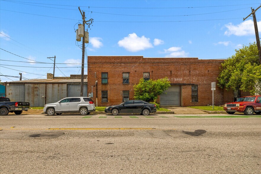 More Photos Of 1901 Strand St, Galveston Flex For Sale