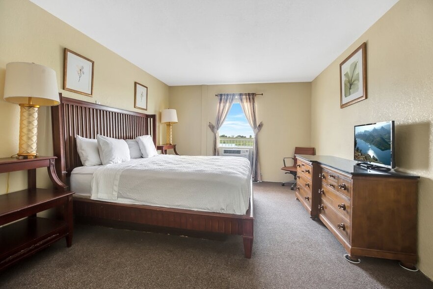 More Photos Of 2200 US Highway 441 SE, Okeechobee Hotel For Sale