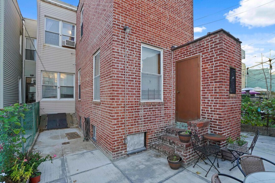 More Photos Of 1920 Palmetto St, Ridgewood Dormitory For Sale