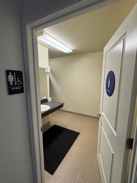 More Photos Of 7920 Alta Sunrise Ln, Citrus Heights Office Residential For Lease