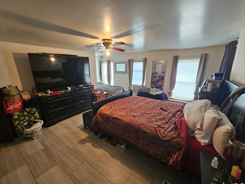 More Photos Of 216 E Main St, Batavia Storefront Retail Residential For Sale