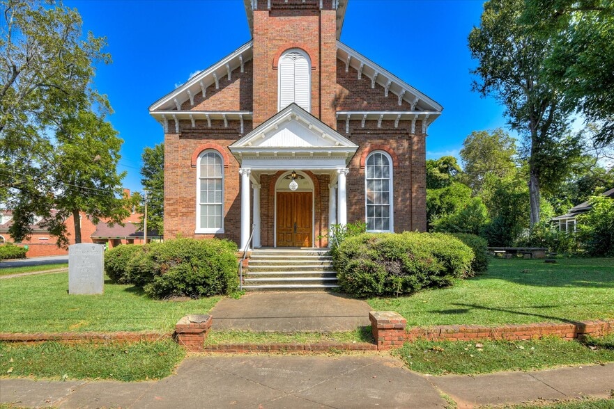 More Photos Of 205 E Liberty St, Washington Religious Facility For Sale