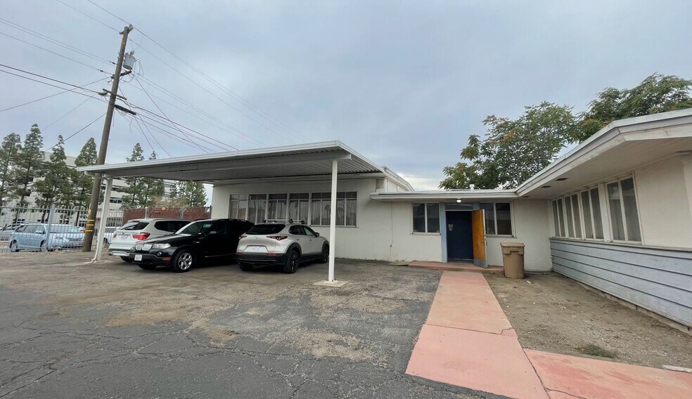 More Photos Of 2716 L St, Bakersfield Office For Sale