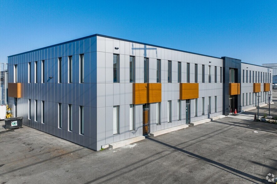More Photos Of 120 Norfinch Dr, Toronto Manufacturing For Sale