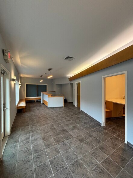 More Photos Of 9 Avonwood Rd, Avon Freestanding For Lease
