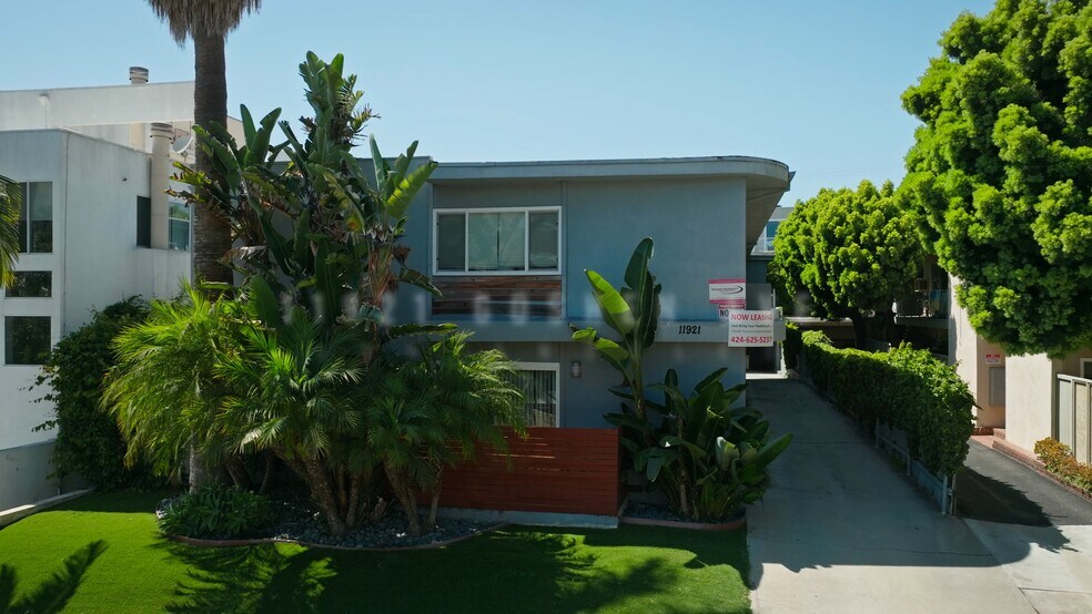 Primary Photo Of 11921 Goshen Ave, Los Angeles Apartments For Sale