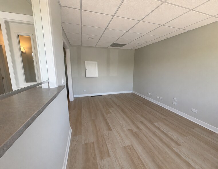 More Photos Of 75 E Division St, Mundelein Office Residential For Lease