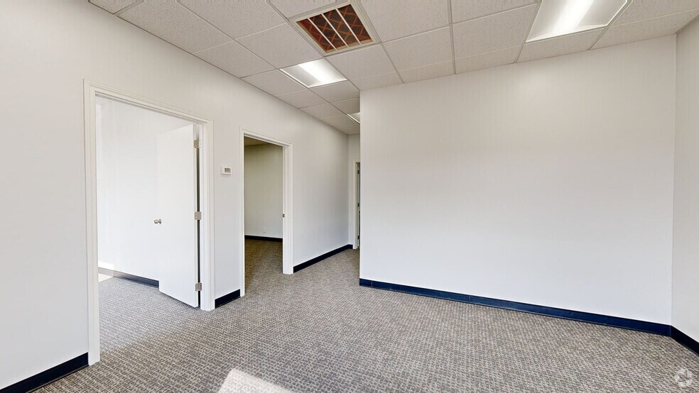 More Photos Of 15534 W Hardy Rd, Houston Unknown For Lease