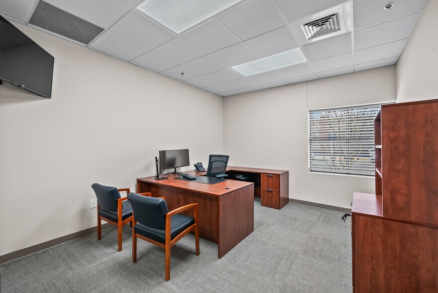 More Photos Of 7202 Slide Rd, Lubbock Medical For Lease