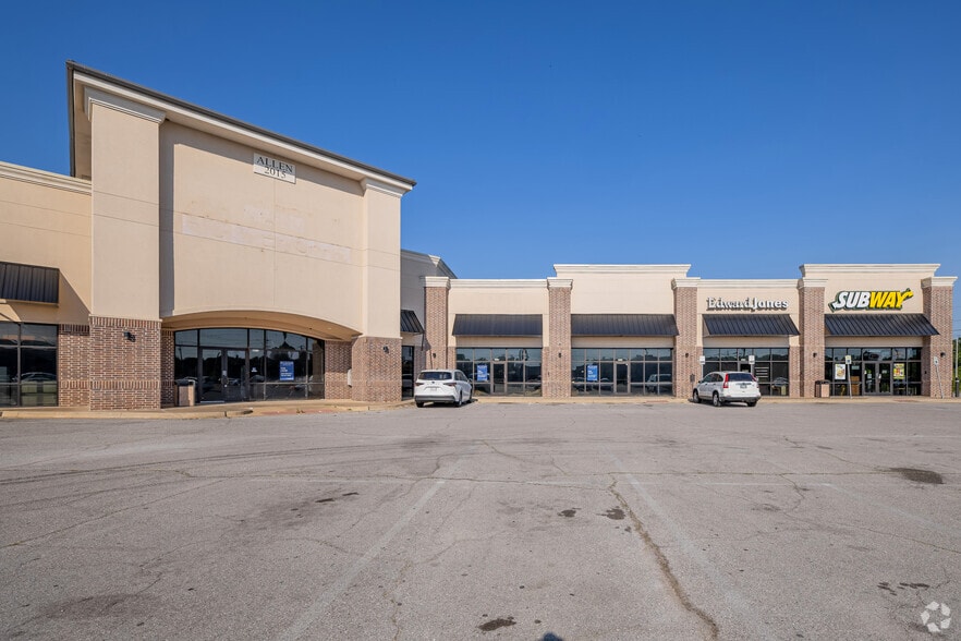 More Photos Of 8000-8022 NW 39th Expressway, Bethany Freestanding For Lease