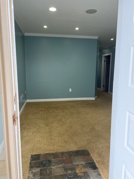 More Photos Of 1060-1064 Laskin Rd, Virginia Beach Office For Sale