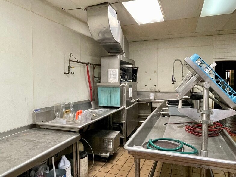 More Photos Of 901 Dual Hwy, Hagerstown Restaurant For Sale