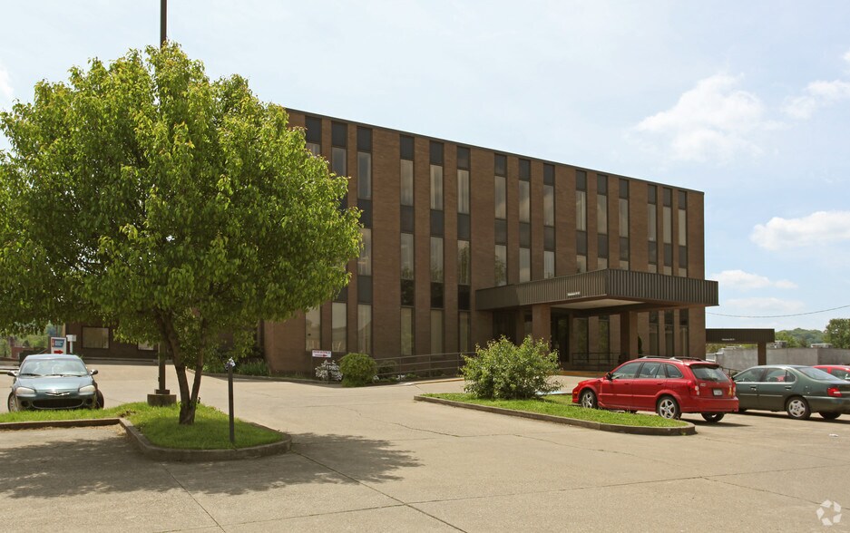 More Photos Of 611 7th Ave, Huntington Office For Lease