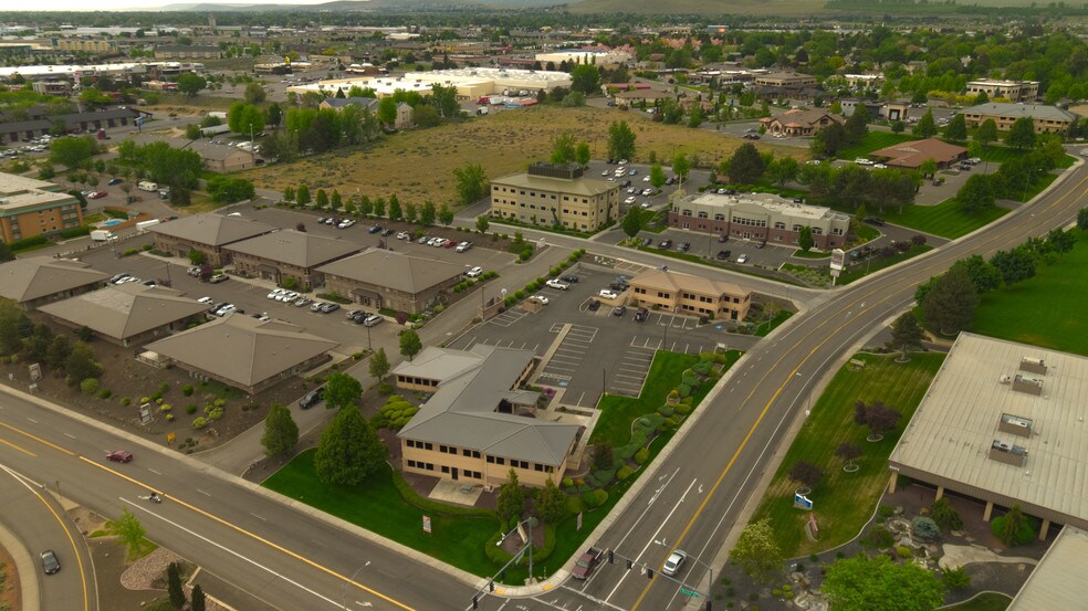 More Photos Of 1110 N Center Pky, Kennewick Office For Lease