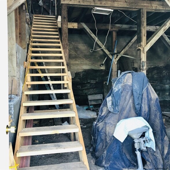 More Photos Of 76 Williams st, Whitehall Flex For Sale