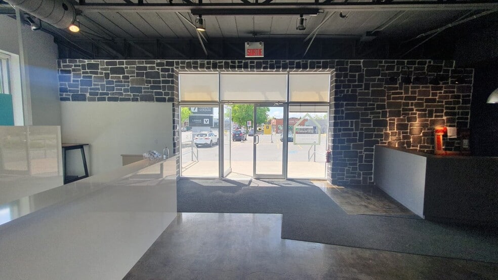 More Photos Of 6705 Rue Saint-Jacques, Montréal Light Distribution For Lease