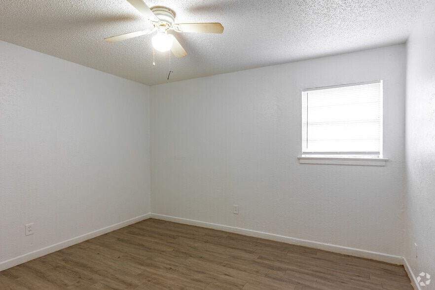 More Photos Of 2301 50th St, Lubbock Apartments For Sale