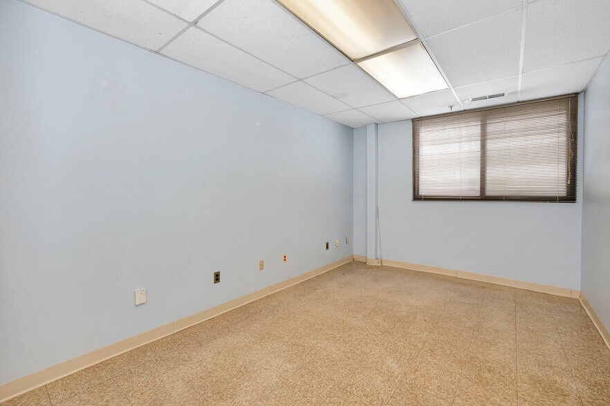More Photos Of 50 Snake Hill Rd, West Nyack Warehouse For Lease