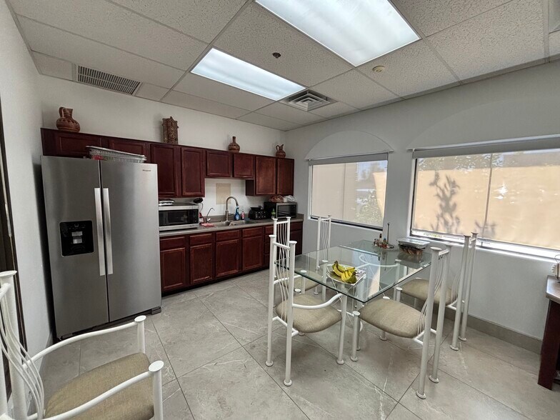 More Photos Of 1107-1119 W Ranch Rd, Tempe Warehouse For Sale