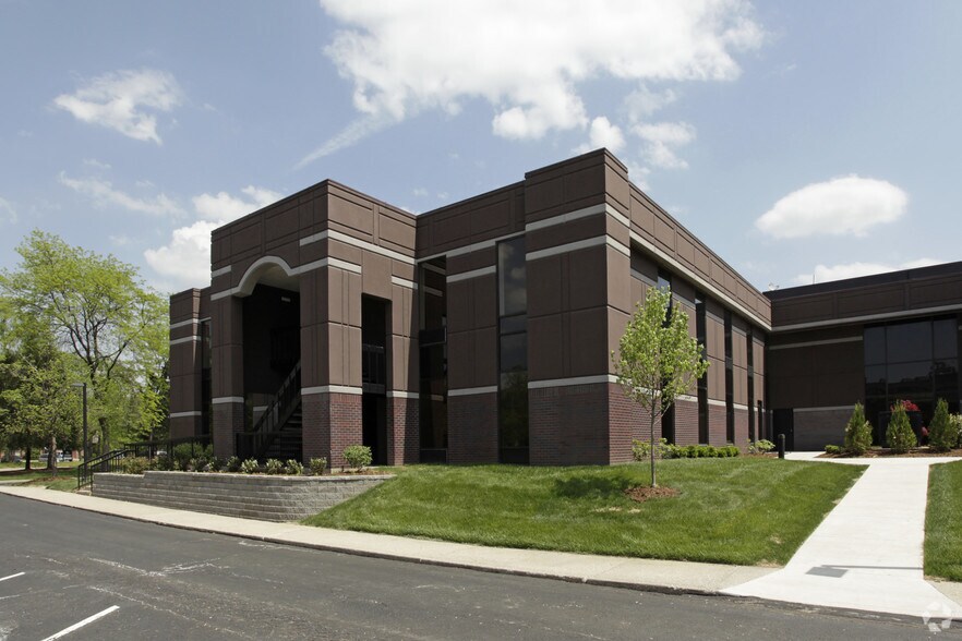 More Photos Of 10170 Linn Station Rd, Louisville Unknown For Lease