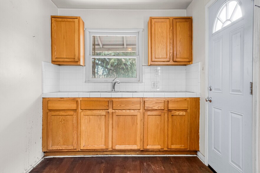 More Photos Of 6833 Simpson Ave, North Hollywood Land For Sale