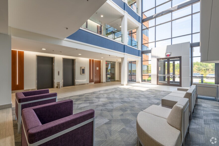 More Photos Of 144 Turnpike Rd, Southborough Office For Lease
