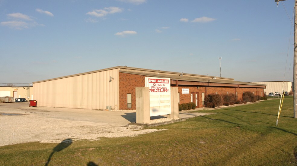 More Photos Of 20654 Burl Ct, Joliet Flex For Lease