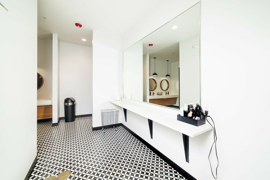 More Photos Of 6920 EP True Pky, West Des Moines General Retail For Lease