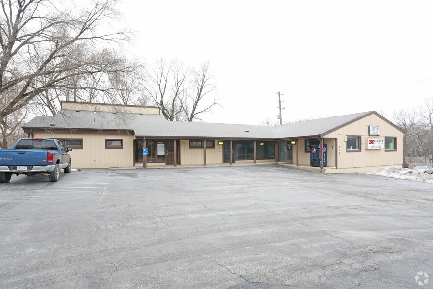 Primary Photo Of 101 W 10th St, Eudora Medical For Lease