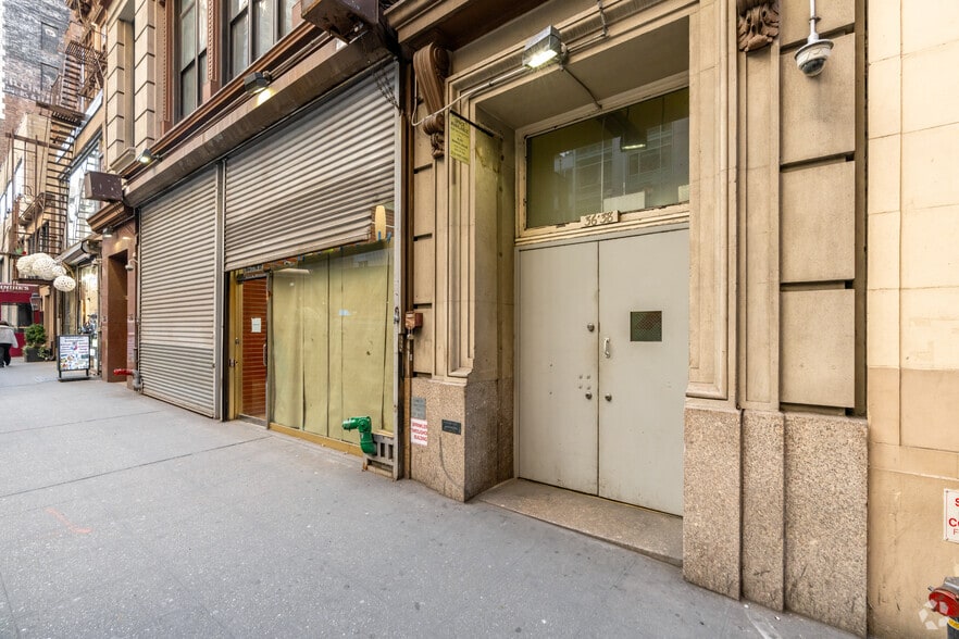 More Photos Of 36 W 37th St, New York Office For Lease