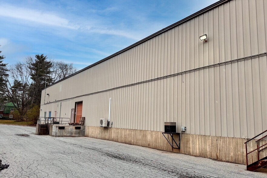 Primary Photo Of 179 Commerce St, Williston Flex For Sale