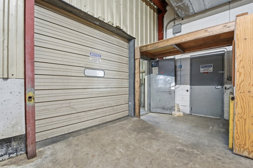 More Photos Of 109 Apremont Way, Westfield Manufacturing For Lease