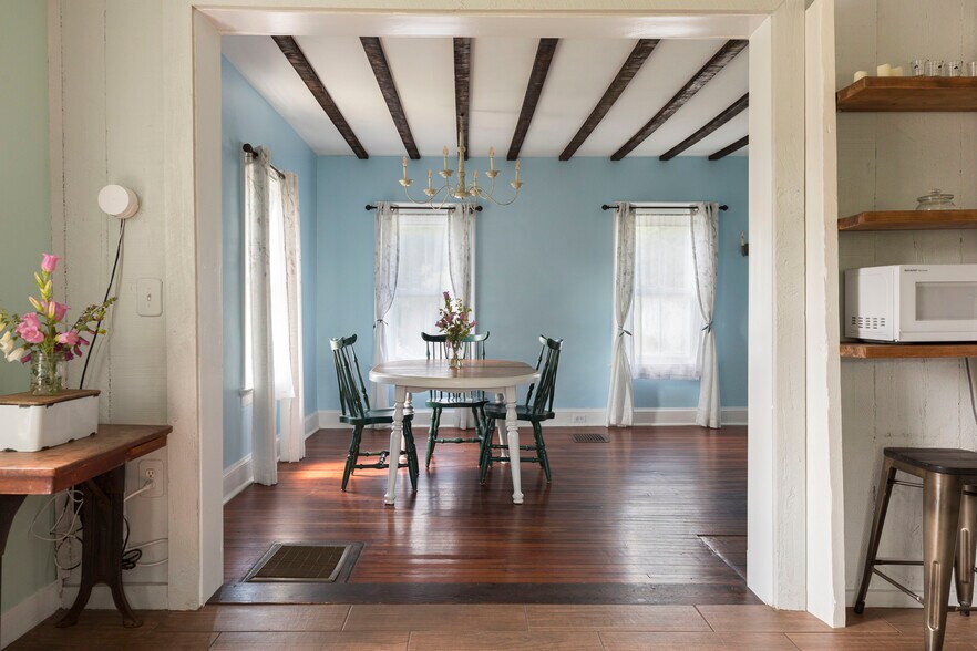 More Photos Of 538 N Harpersfield Rd, Jefferson Specialty For Sale