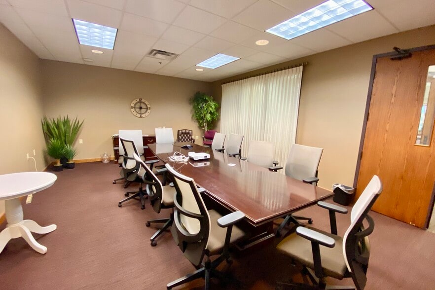 More Photos Of 3101 N 4th Ave, Sioux Falls Flex For Sale