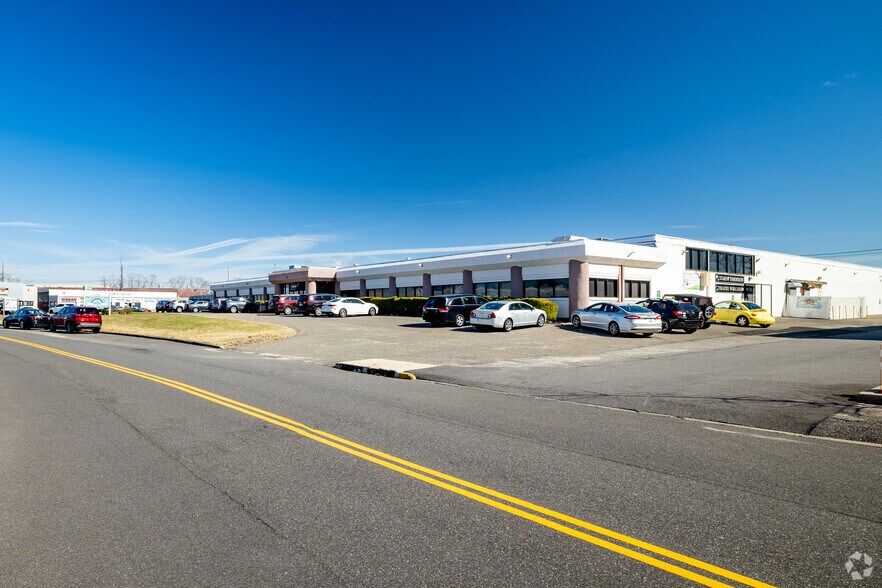 More Photos Of 171-175 Eileen Way, Syosset Warehouse For Lease