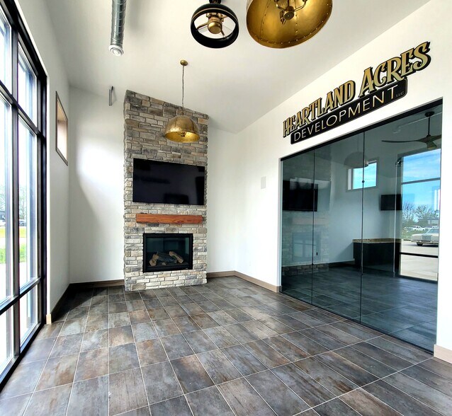 More Photos Of 2975 Heartland Dr, Grand Forks Flex For Lease